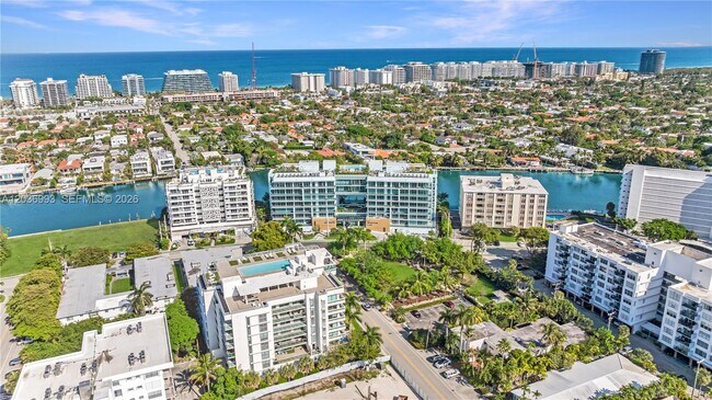 Building Photo - 9221 E Bay Harbor Dr