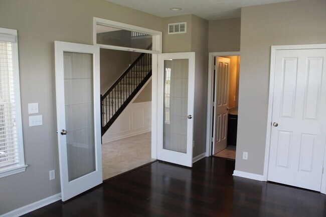 Building Photo - Absolutely Gorgeous 5 BR Estate Home in Br...