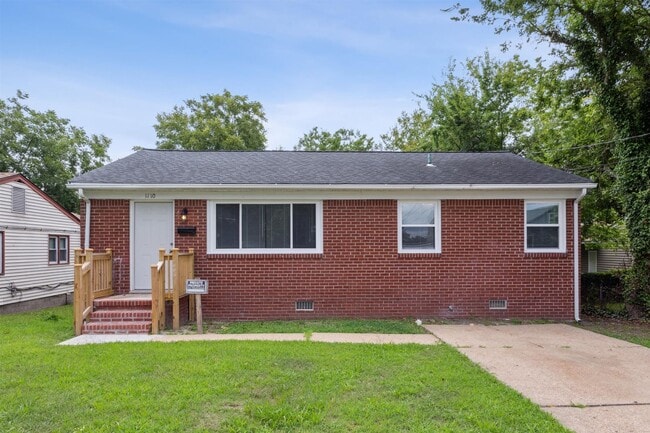 Building Photo - 4BR | 2 Full Baths | Downtown Newport News