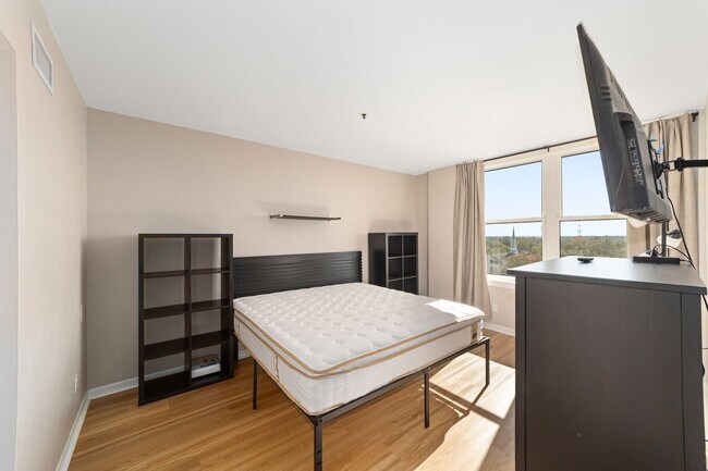 Building Photo - Seagle Building 7C