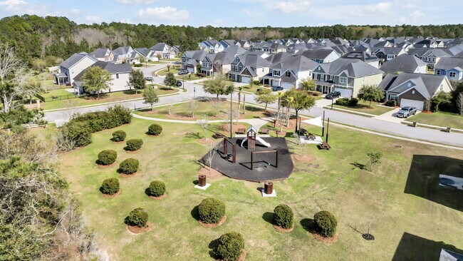 Building Photo - Gigantic Gorgeous Home in Pooler!