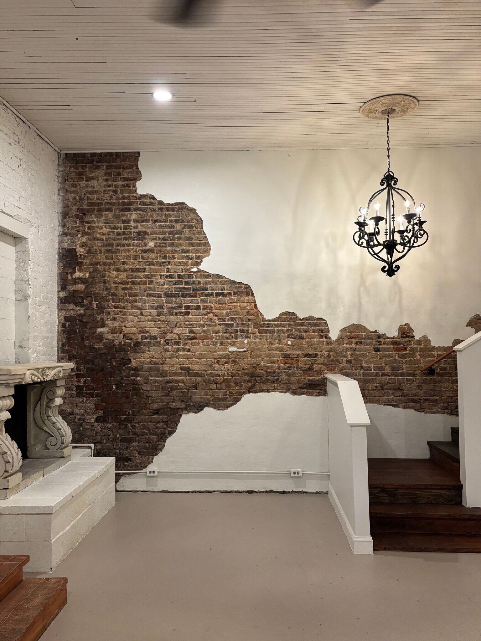 Building Photo - 7 Main St E