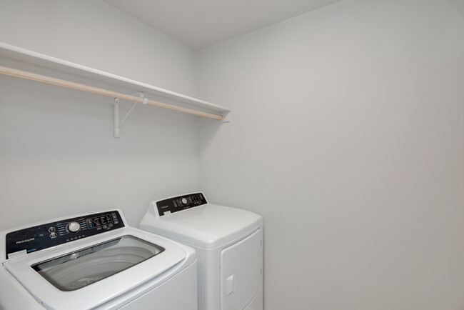 Building Photo - Brand New Townhome!