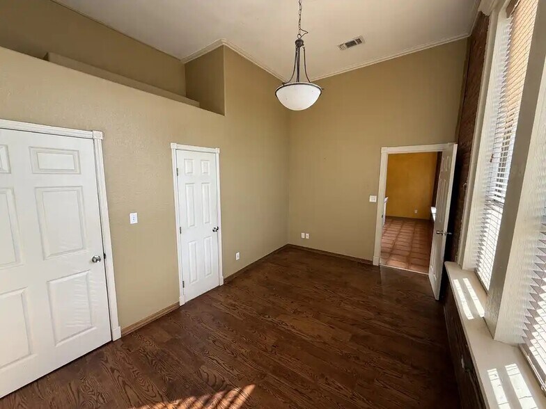 Building Photo - 301 E California St