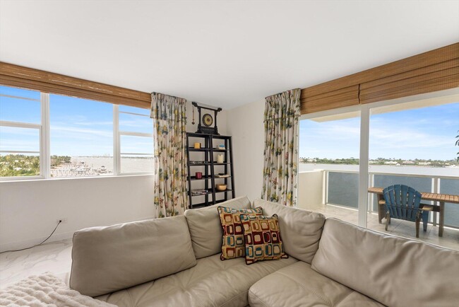 Building Photo - 2800 N Flagler Dr