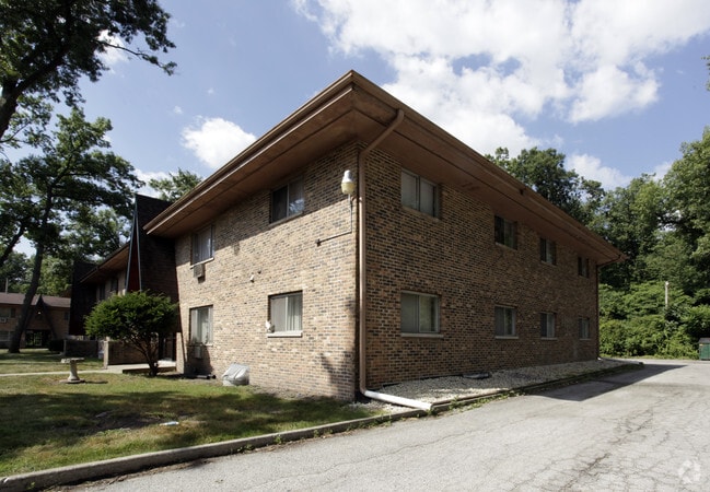 Primary Photo - Oak View Apartments
