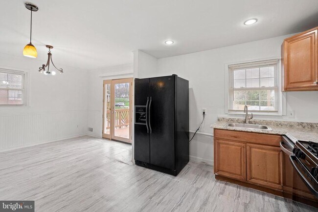 Building Photo - 7515 Pleasant Way