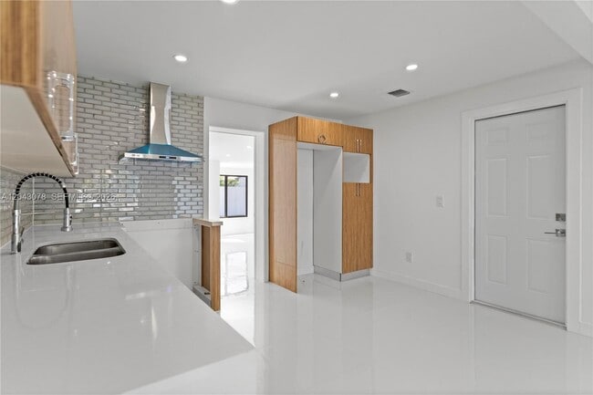 Building Photo - 1524 SW 32nd Ct