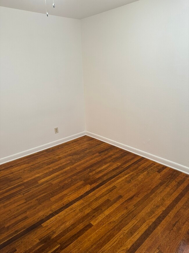 Building Photo - 301 Avondale St