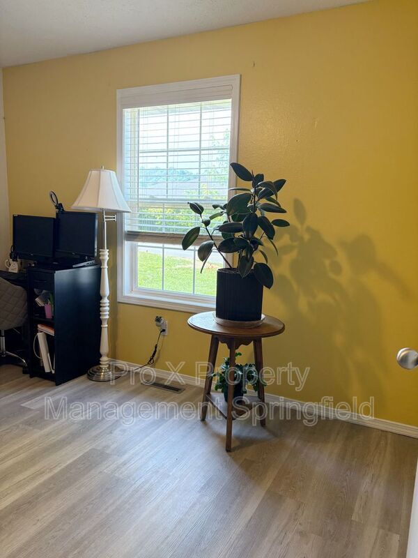 Building Photo - 4444 N Farm Rd 157