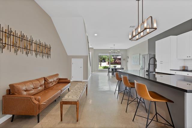 Building Photo - 4633 Calmont Ave