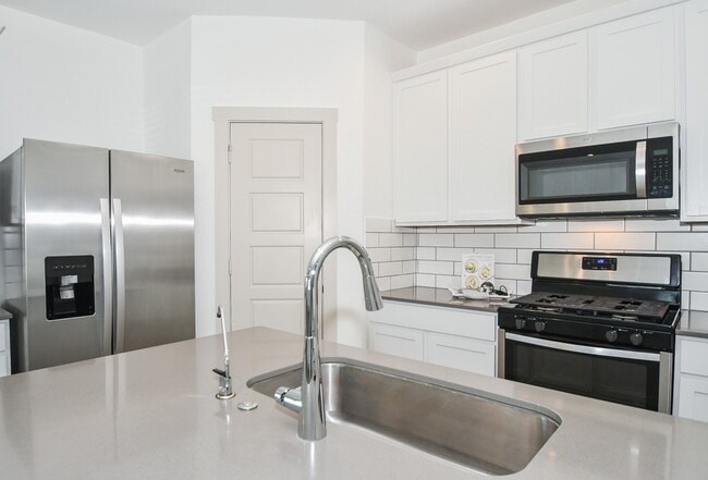 Building Photo - 8034 House bank Ln