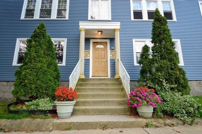 Building Photo - 103 Welles Ave