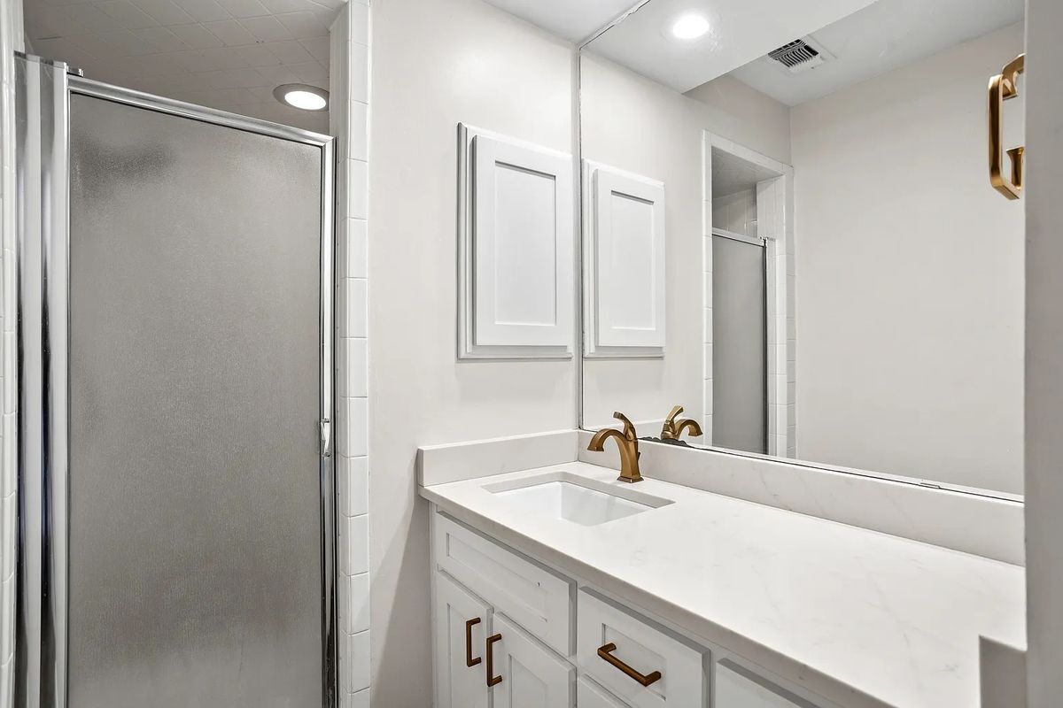 Building Photo - 2611 Eisenhauer Rd