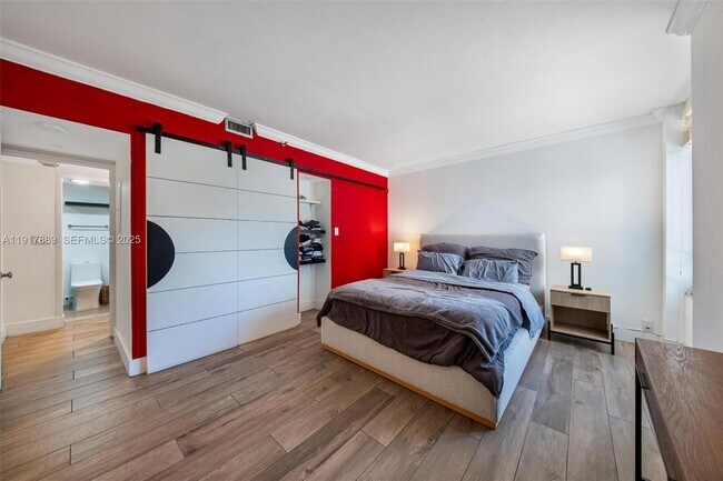 Building Photo - 1541 Brickell Ave