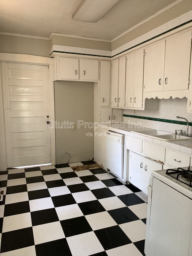 Building Photo - 713 Meridian St