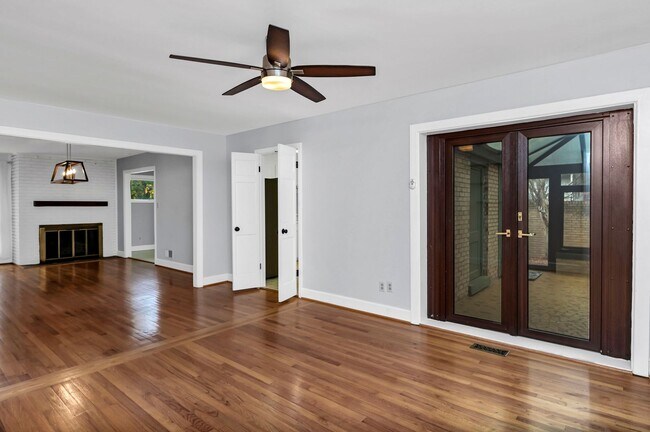 Building Photo - Prime Location! Beautiful Home Only Minutes to The Vista & Downtown