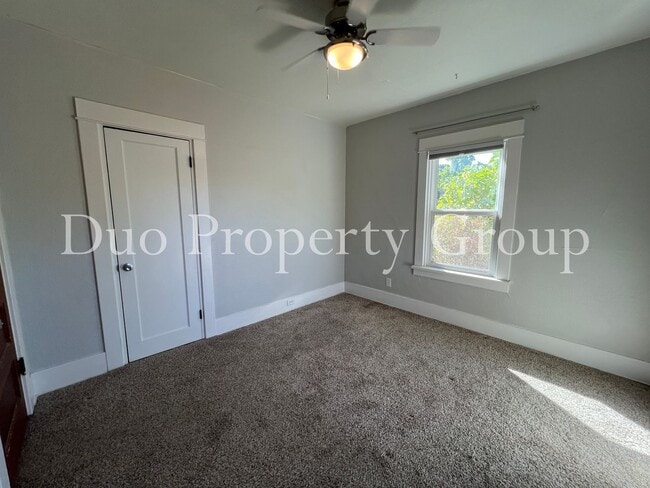 Building Photo - Charming Washburne Home