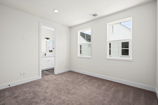 Building Photo - 3905 B Pinemont Dr