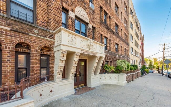 Building Photo - 131 Kensington Ave