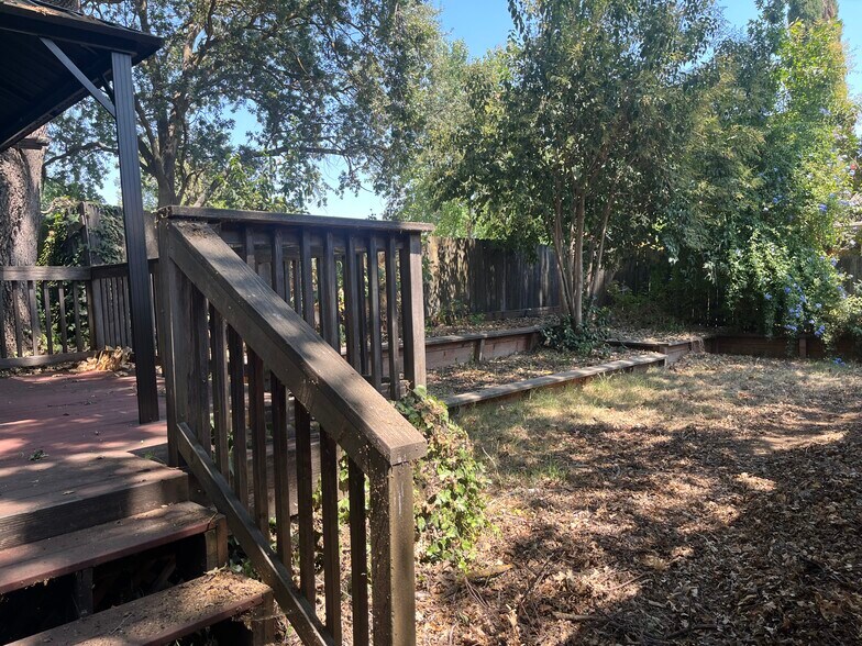 Building Photo - 9371 Medallion Way