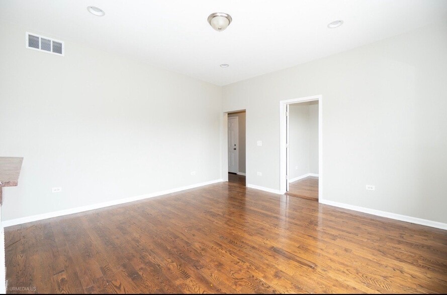 Building Photo - 4326 S Calumet Ave