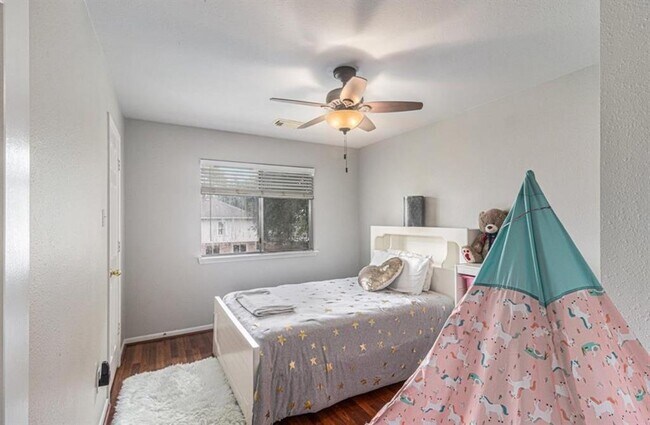 Building Photo - 11230 Sunshine Park Dr