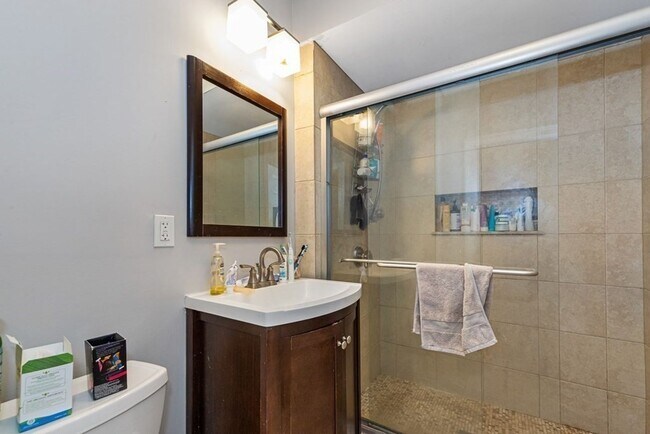 Building Photo - MISSION HILL BEAUTIFUL 4BED / 2BATH AVAILABLE 9/1/2026