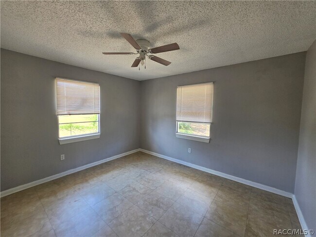 Building Photo - 2500 E Modern Ct