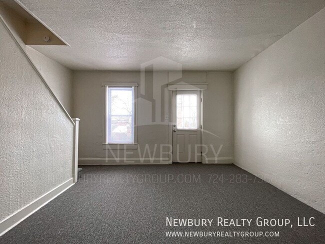 Building Photo - 29 Hickory St