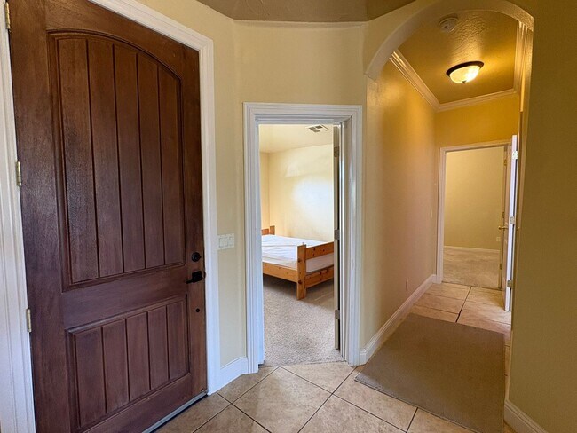 Building Photo - Beautiful 4 Bed 2.5 Bath in Laverkin