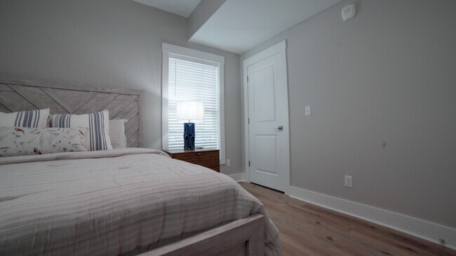 Building Photo - Woodlawn Estates