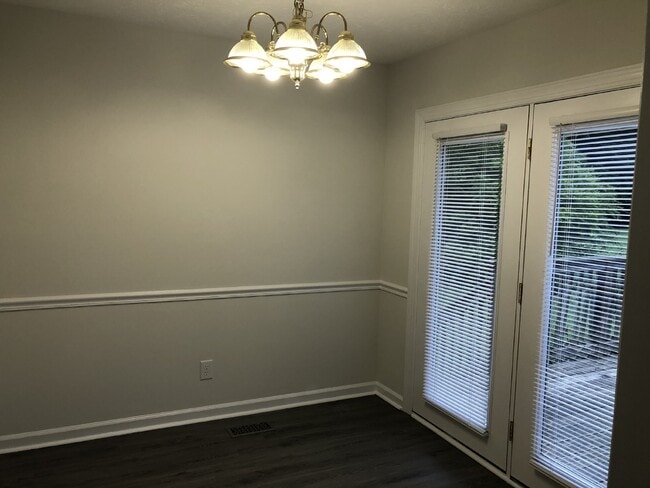 Building Photo - Beautiful 3BD 2BA Home with detached garage and fenced in backyard For Rent in Cookeville!