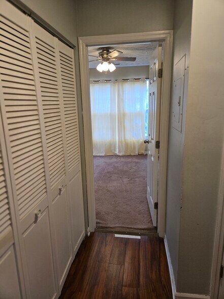 Building Photo - 180 Kenwood Dr