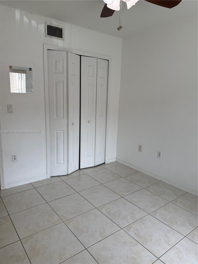 Building Photo - 1261 SE 28th Ct