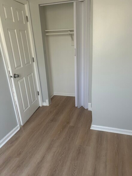 Building Photo - 6035 S Loomis Blvd