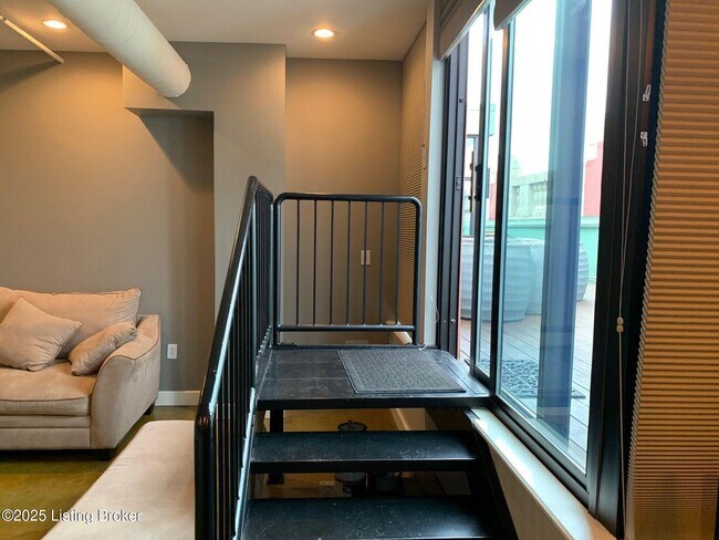 Building Photo - 604 S 3rd St