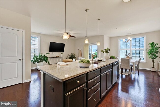 Building Photo - 2557 Campus Way N