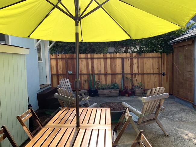 Front / Patio - 140 Hart Ave