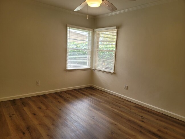 Building Photo - 422 N Shaffer St