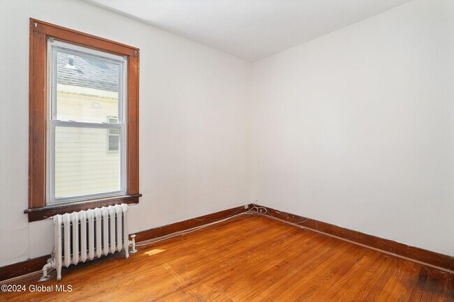 Building Photo - 52 Forest Ave