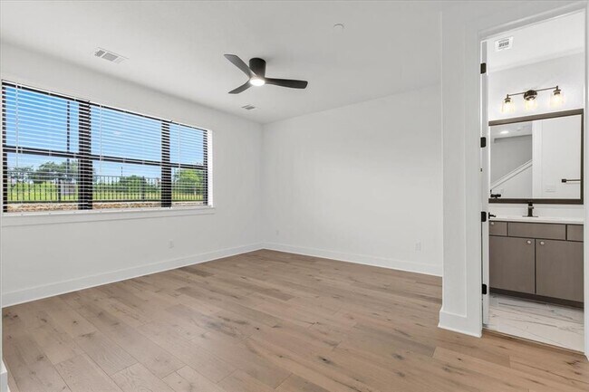 Building Photo - 315 Holton Dr