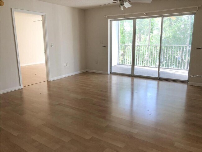 Building Photo - 1150 Carmel Cir