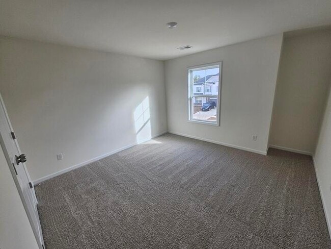 Building Photo - Brand new home in Chapin 5/3