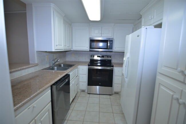 Building Photo - 14715 Barryknoll Ln
