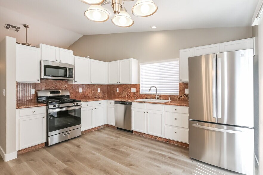 Building Photo - 4421 Ivory Jade Ave
