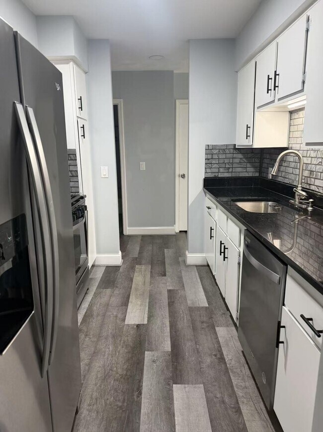 Building Photo - 210 Brook Village Rd