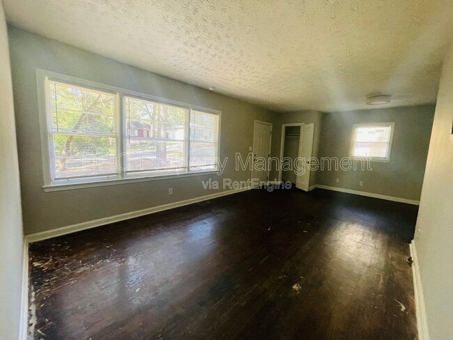 Building Photo - 3210 Delowe Dr