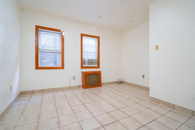 Building Photo - 724 17th St