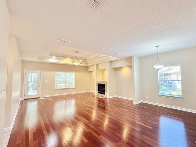 Building Photo - Spacious 3 Bed/2 Bath Home - 0.82 Acre Lot